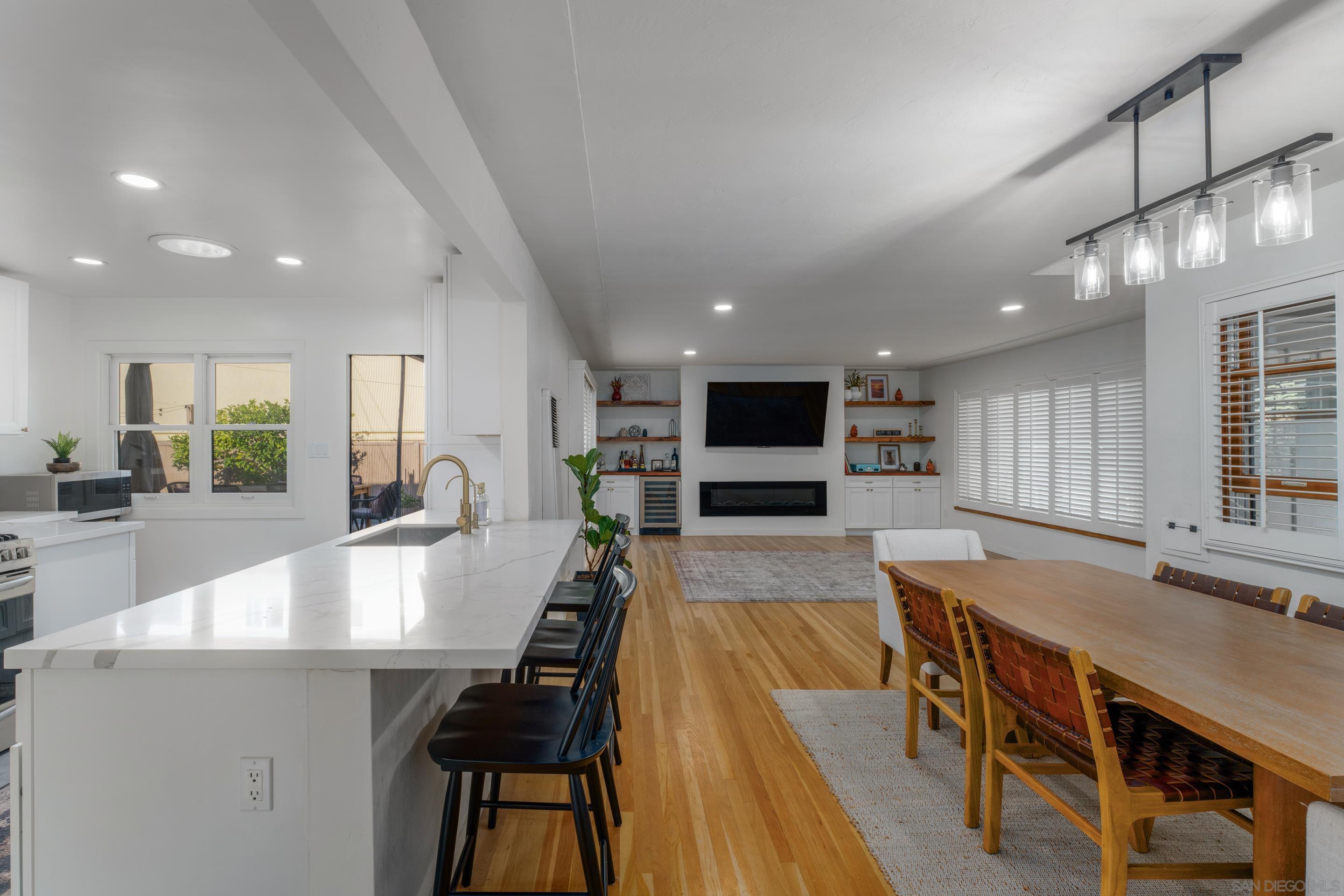 Detail Gallery Image 13 of 25 For 2036-38  Emerald St, San Diego,  CA 92109 - – Beds | – Baths