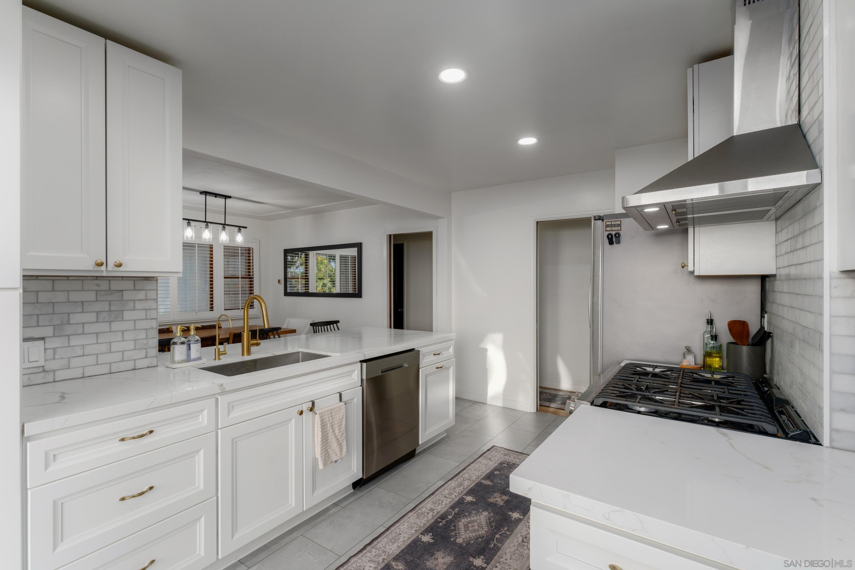 Detail Gallery Image 16 of 25 For 2036-38  Emerald St, San Diego,  CA 92109 - – Beds | – Baths