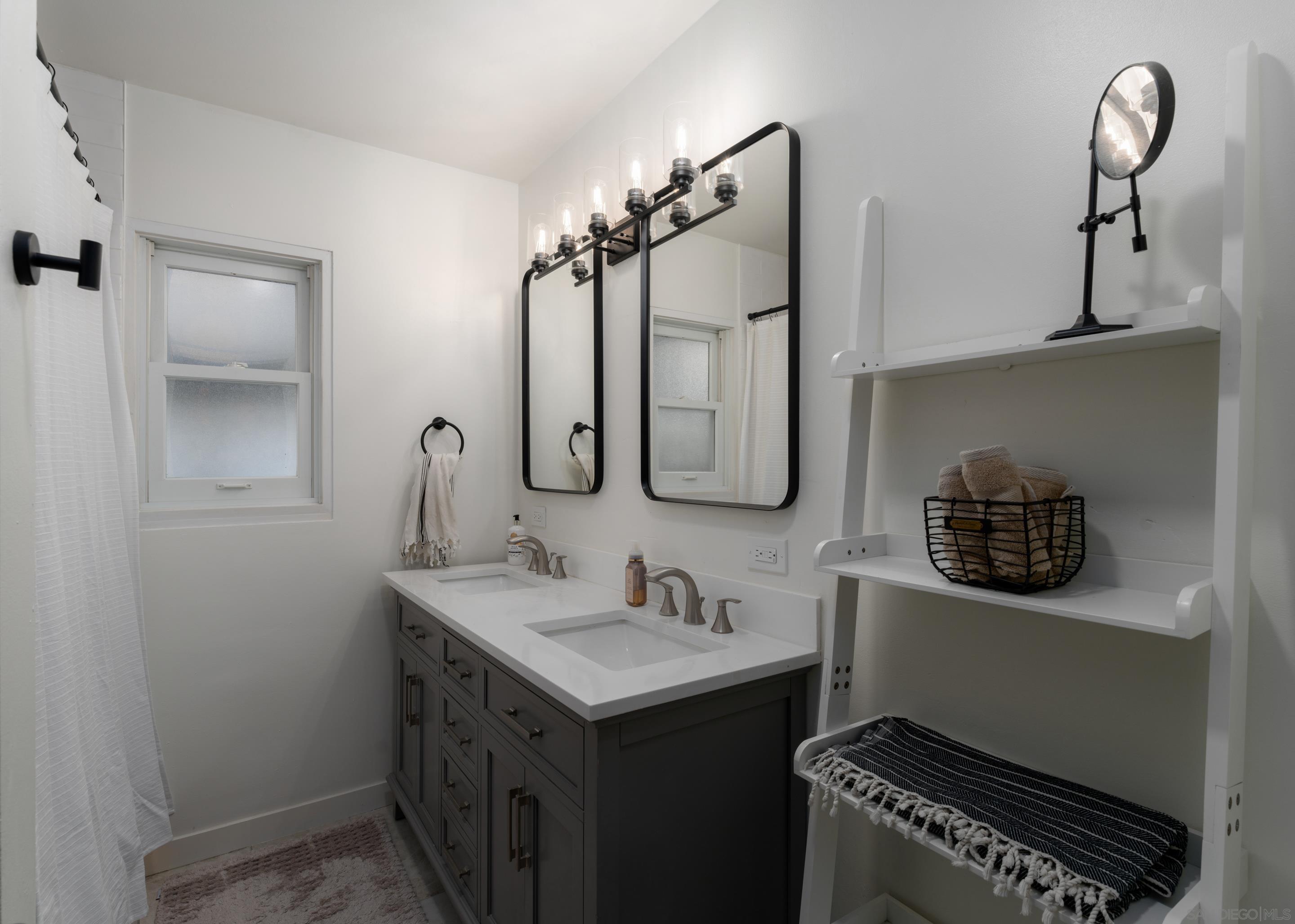 Detail Gallery Image 23 of 25 For 2036-38  Emerald St, San Diego,  CA 92109 - – Beds | – Baths