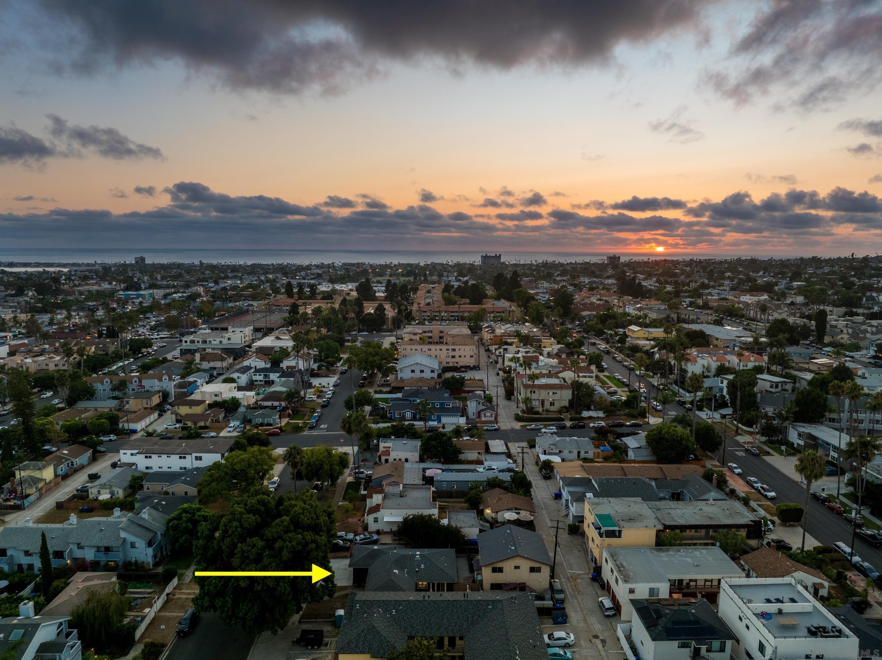 Detail Gallery Image 4 of 25 For 2036-38  Emerald St, San Diego,  CA 92109 - – Beds | – Baths