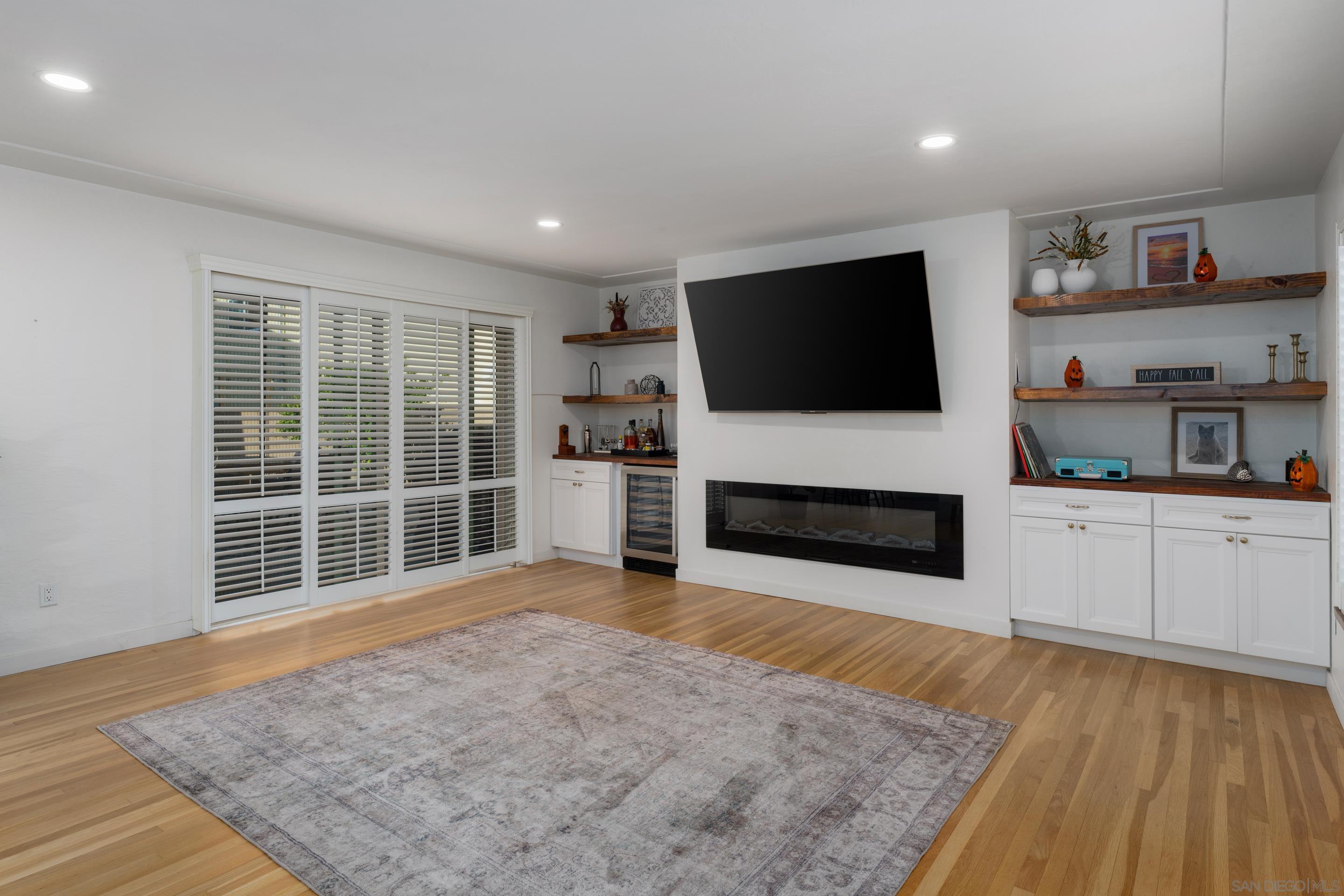 Detail Gallery Image 6 of 25 For 2036-38  Emerald St, San Diego,  CA 92109 - – Beds | – Baths