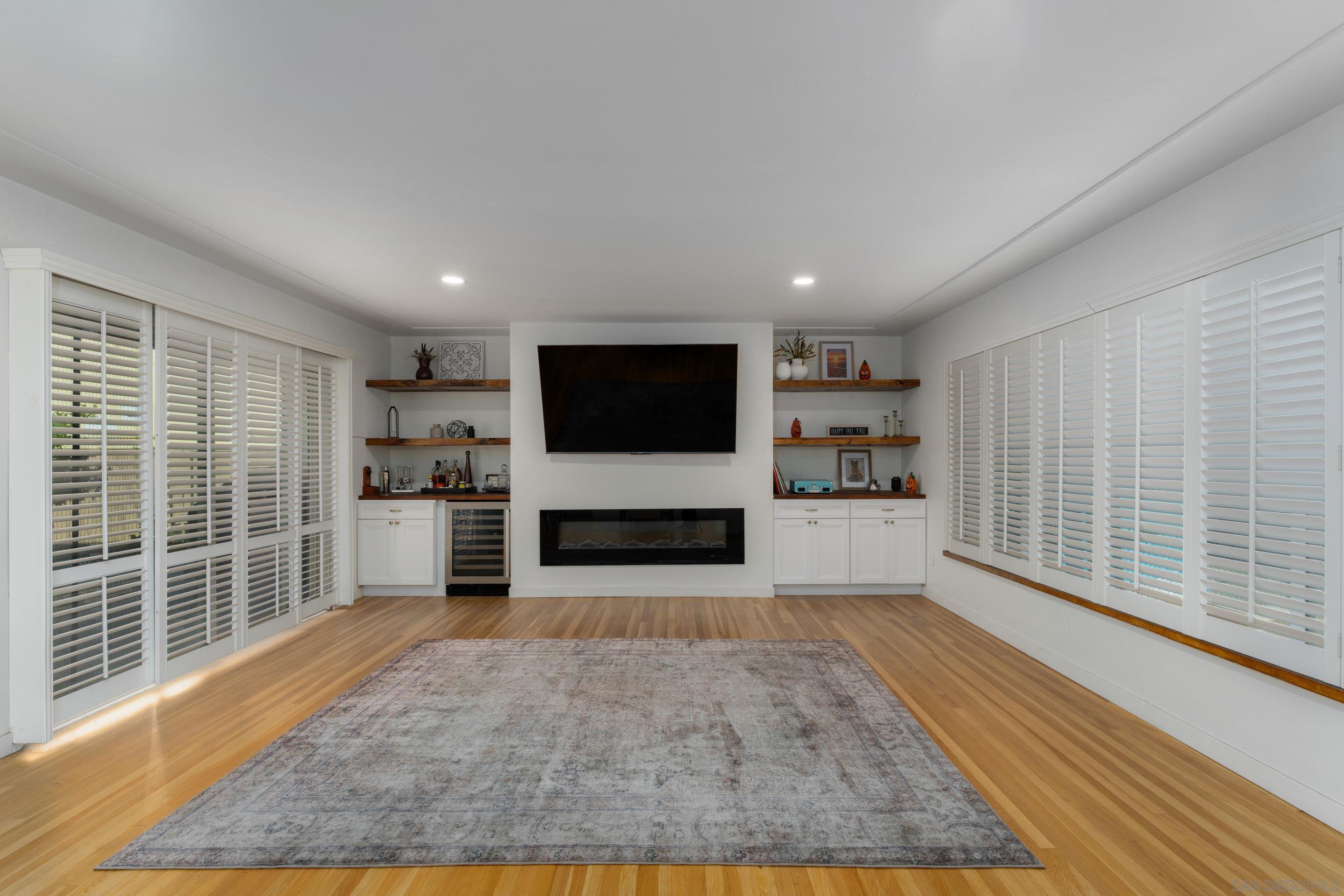 Detail Gallery Image 8 of 25 For 2036-38  Emerald St, San Diego,  CA 92109 - – Beds | – Baths