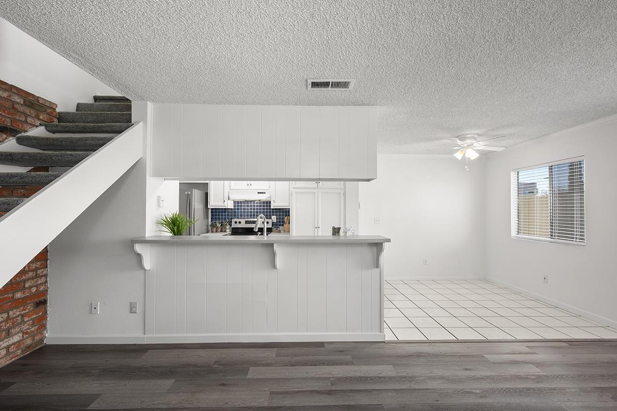 Detail Gallery Image 6 of 29 For 9837  Mission Gorge  #3,  Santee,  CA 92071 - 2 Beds | 1 Baths