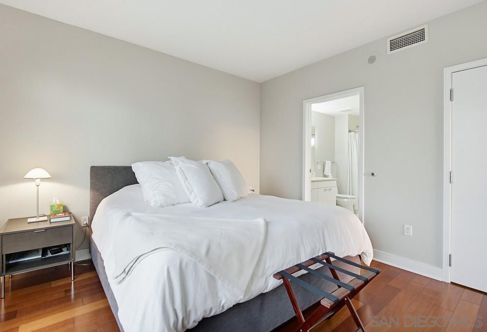 Detail Gallery Image 12 of 44 For 645  Front Street  #1705,  San Diego,  CA 92101 - 2 Beds | 2/1 Baths