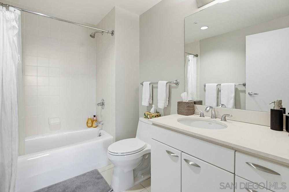Detail Gallery Image 18 of 44 For 645  Front Street  #1705,  San Diego,  CA 92101 - 2 Beds | 2/1 Baths
