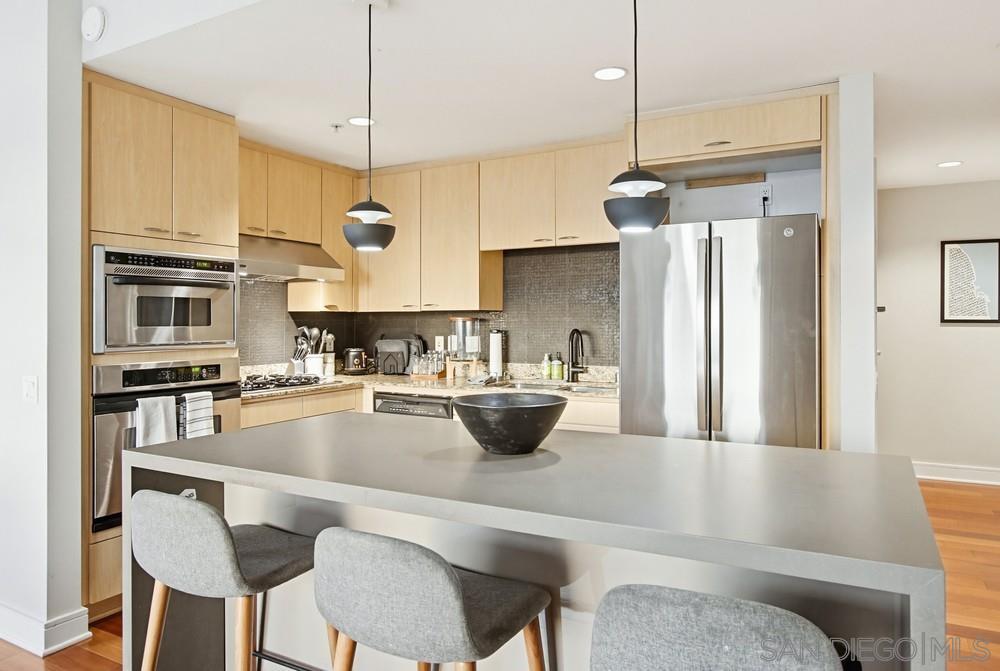 Detail Gallery Image 4 of 44 For 645  Front Street  #1705,  San Diego,  CA 92101 - 2 Beds | 2/1 Baths