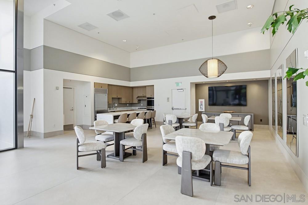 Detail Gallery Image 37 of 44 For 645  Front Street  #1705,  San Diego,  CA 92101 - 2 Beds | 2/1 Baths