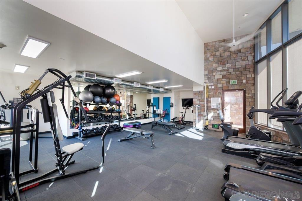 Detail Gallery Image 39 of 44 For 645  Front Street  #1705,  San Diego,  CA 92101 - 2 Beds | 2/1 Baths