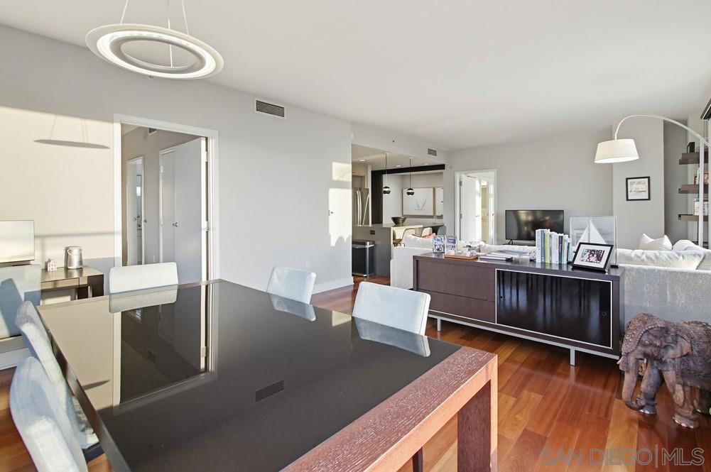 Detail Gallery Image 6 of 44 For 645  Front Street  #1705,  San Diego,  CA 92101 - 2 Beds | 2/1 Baths