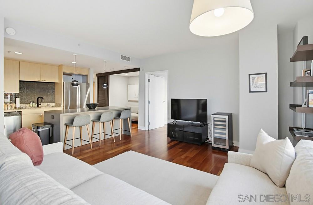 Detail Gallery Image 8 of 44 For 645  Front Street  #1705,  San Diego,  CA 92101 - 2 Beds | 2/1 Baths