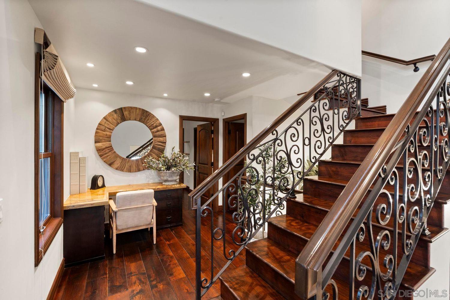 Detail Gallery Image 15 of 53 For 3409  Ocean Front Walk, San Diego,  CA 92109 - 5 Beds | 3/1 Baths