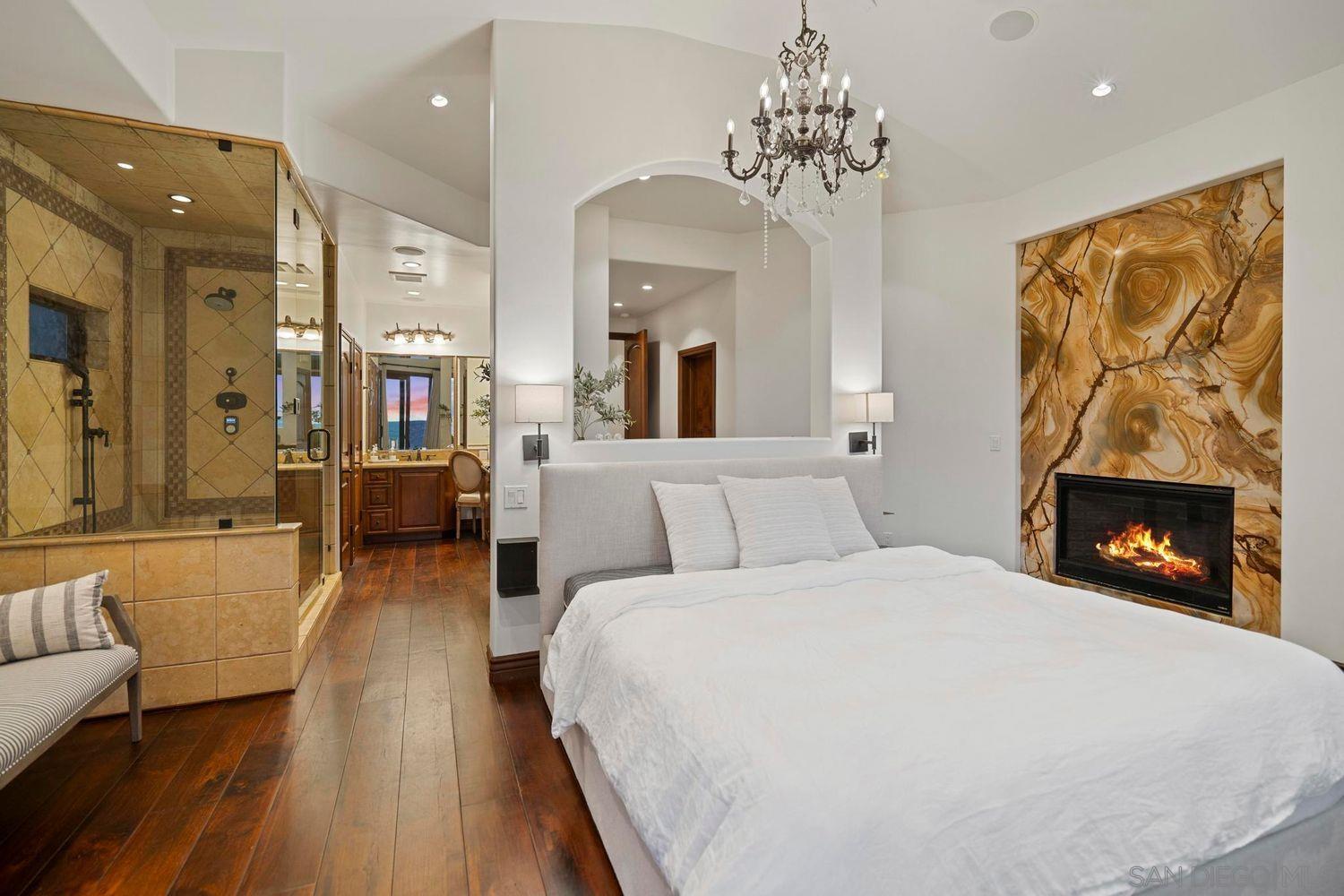 Detail Gallery Image 21 of 53 For 3409  Ocean Front Walk, San Diego,  CA 92109 - 5 Beds | 3/1 Baths