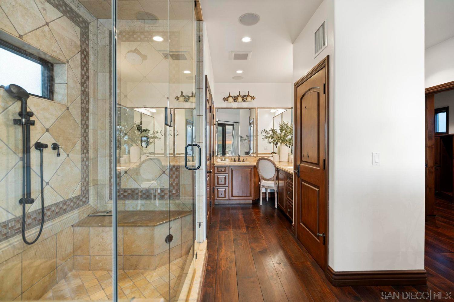 Detail Gallery Image 25 of 53 For 3409  Ocean Front Walk, San Diego,  CA 92109 - 5 Beds | 3/1 Baths