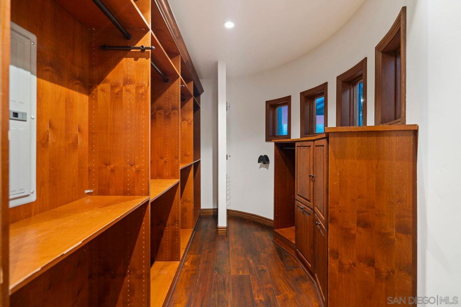 Detail Gallery Image 26 of 53 For 3409  Ocean Front Walk, San Diego,  CA 92109 - 5 Beds | 3/1 Baths