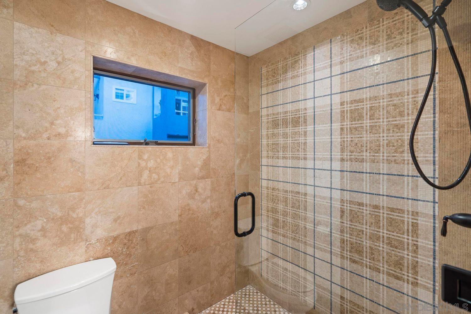 Detail Gallery Image 31 of 53 For 3409  Ocean Front Walk, San Diego,  CA 92109 - 5 Beds | 3/1 Baths