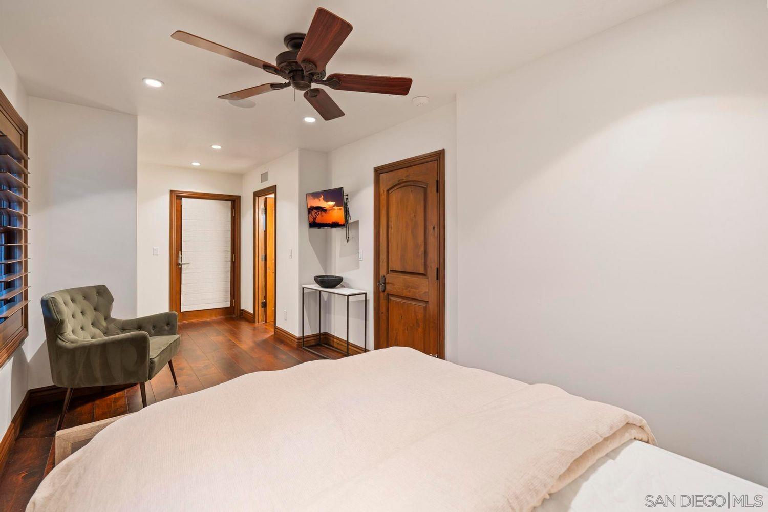 Detail Gallery Image 35 of 53 For 3409  Ocean Front Walk, San Diego,  CA 92109 - 5 Beds | 3/1 Baths