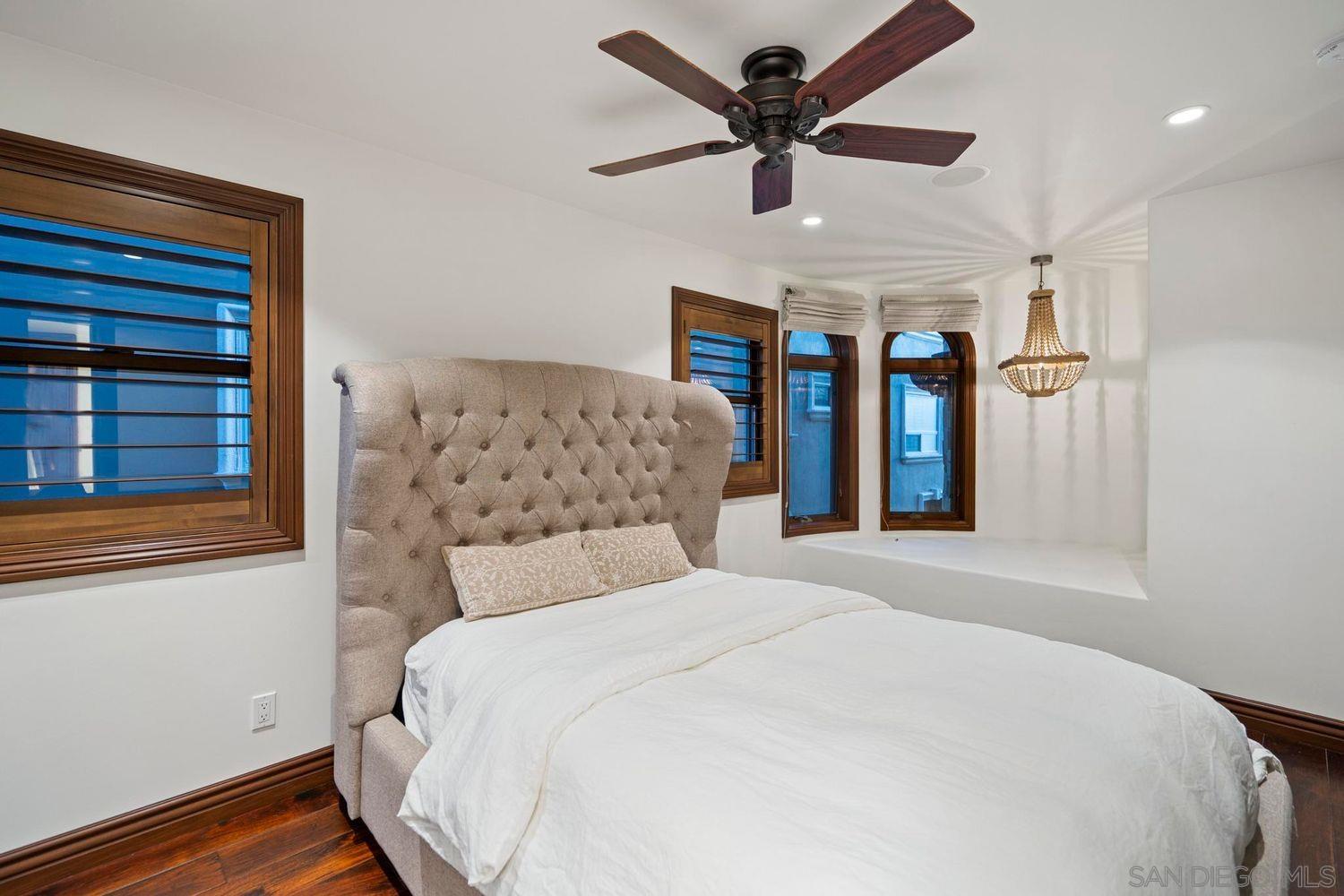 Detail Gallery Image 36 of 53 For 3409  Ocean Front Walk, San Diego,  CA 92109 - 5 Beds | 3/1 Baths