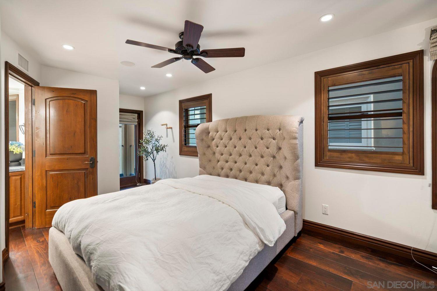 Detail Gallery Image 37 of 53 For 3409  Ocean Front Walk, San Diego,  CA 92109 - 5 Beds | 3/1 Baths