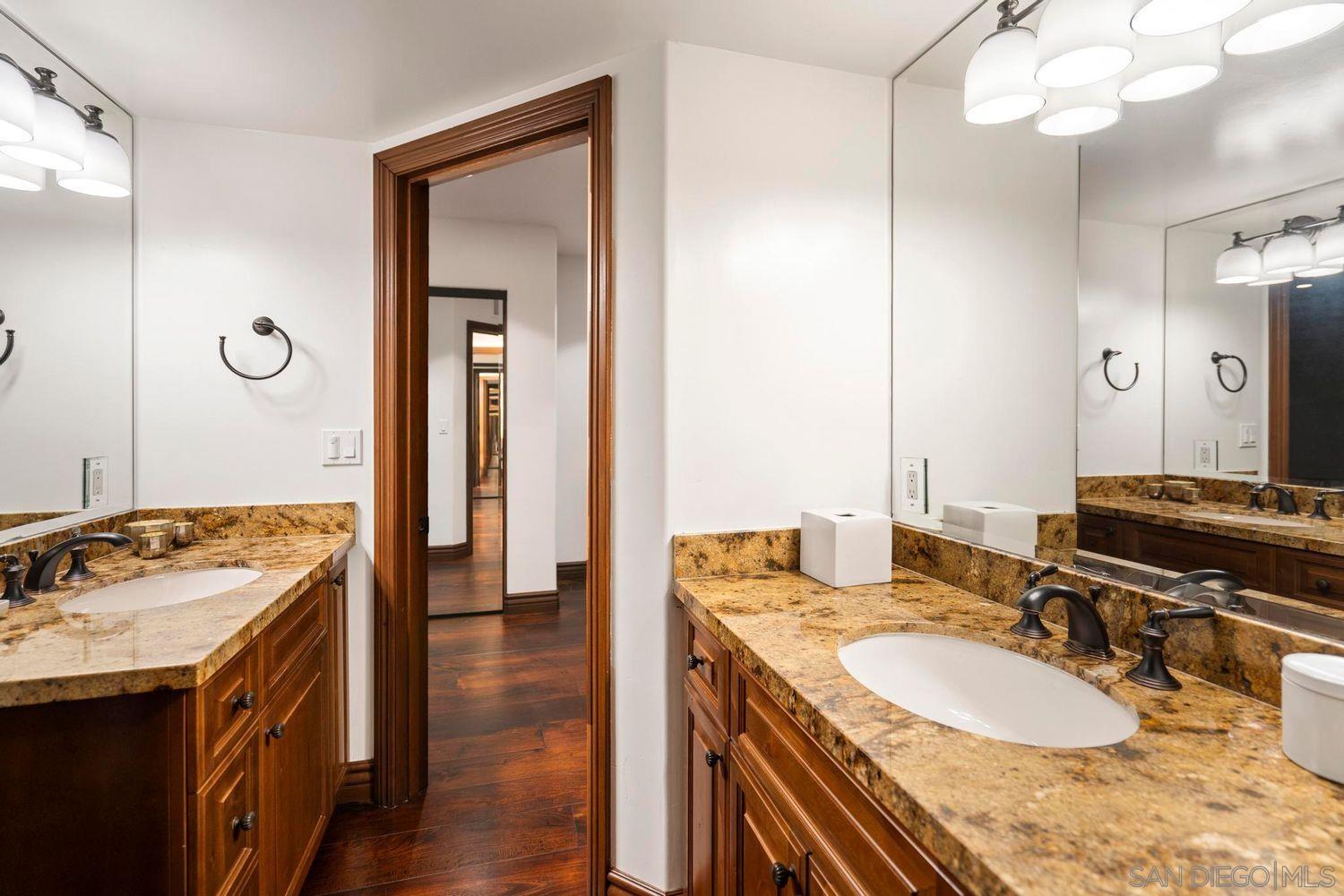 Detail Gallery Image 39 of 53 For 3409  Ocean Front Walk, San Diego,  CA 92109 - 5 Beds | 3/1 Baths