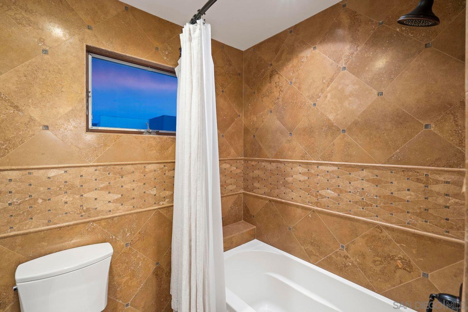 Detail Gallery Image 40 of 53 For 3409  Ocean Front Walk, San Diego,  CA 92109 - 5 Beds | 3/1 Baths