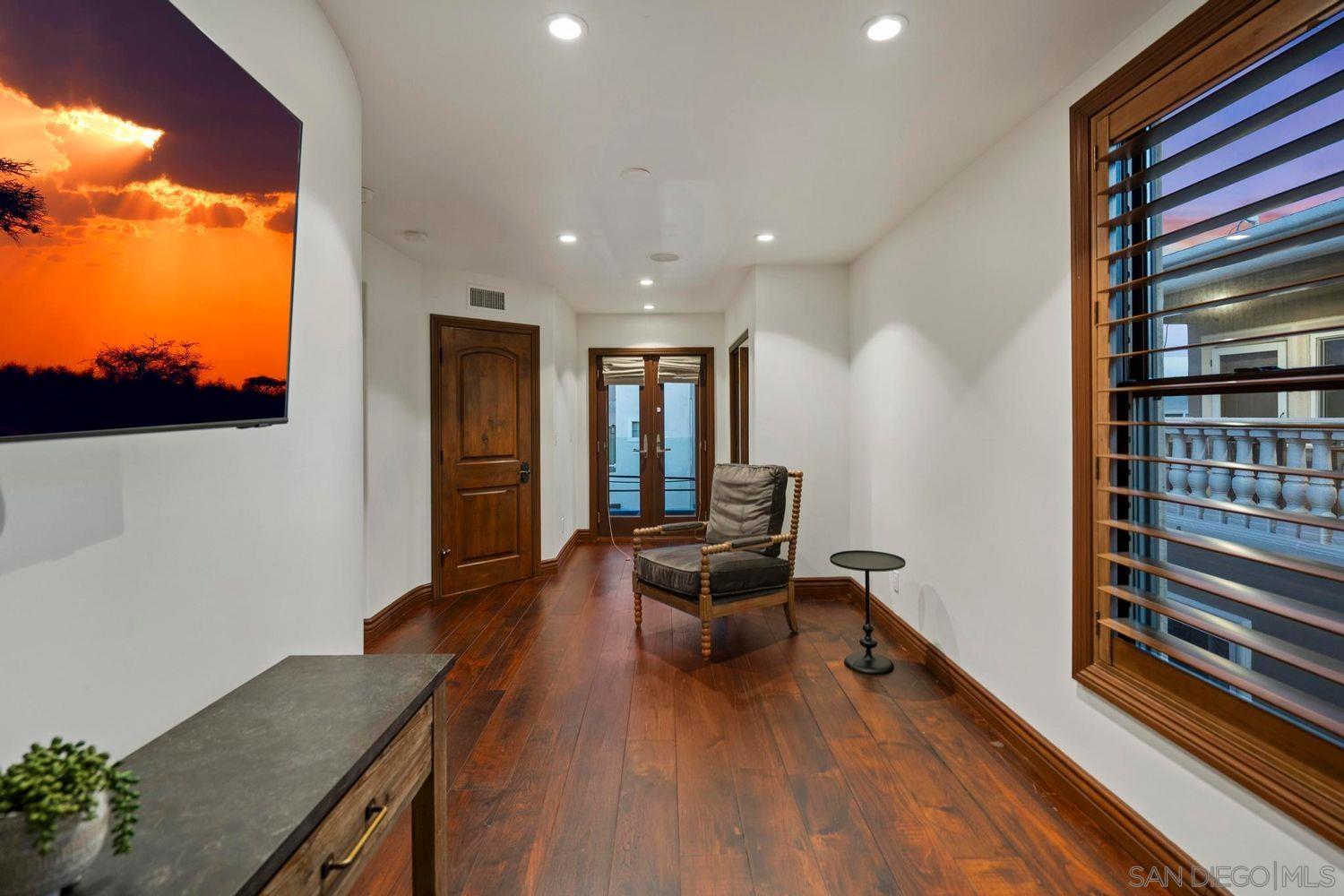 Detail Gallery Image 42 of 53 For 3409  Ocean Front Walk, San Diego,  CA 92109 - 5 Beds | 3/1 Baths