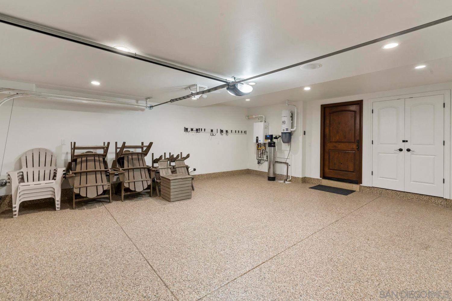 Detail Gallery Image 44 of 53 For 3409  Ocean Front Walk, San Diego,  CA 92109 - 5 Beds | 3/1 Baths