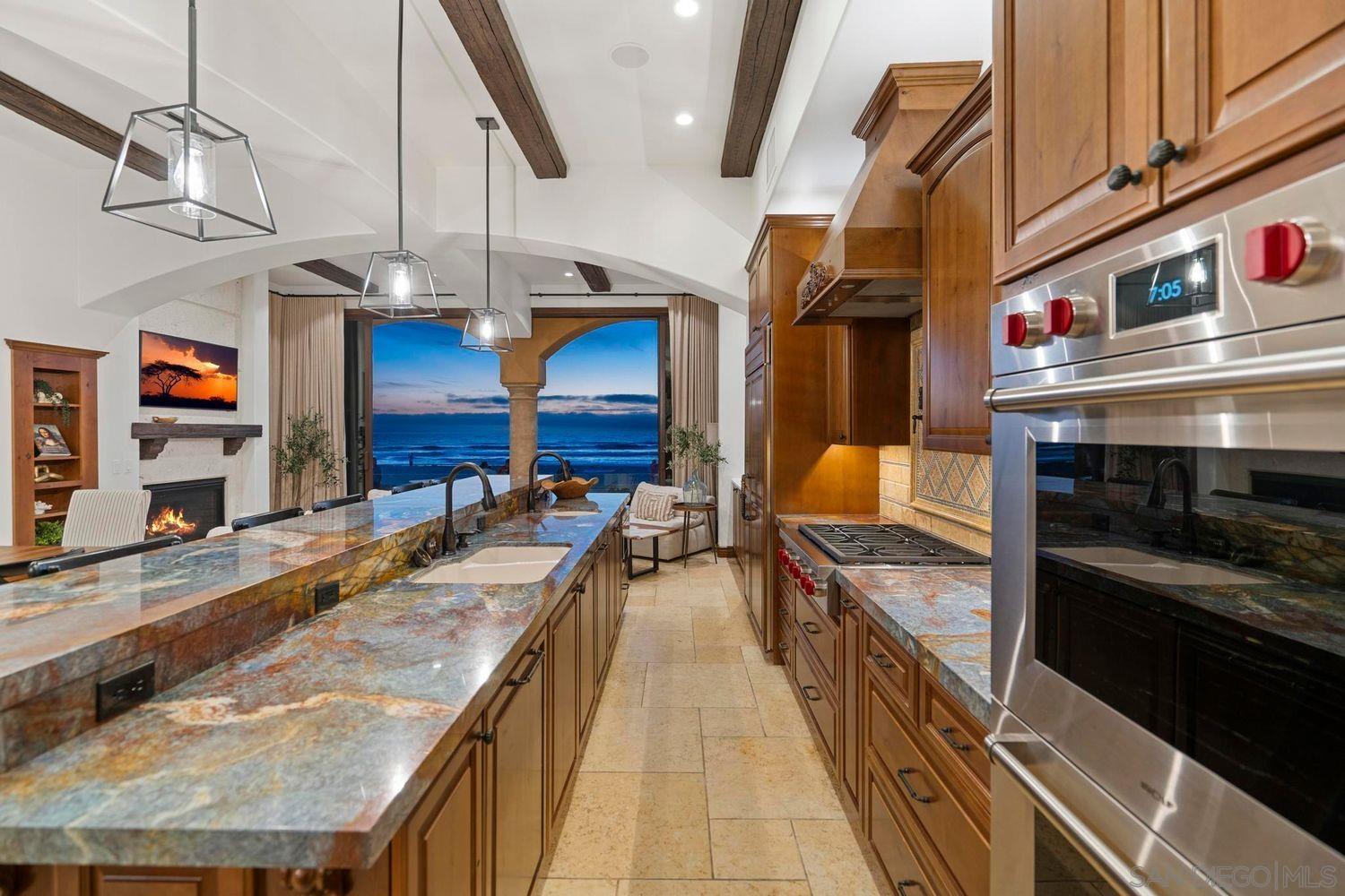 Detail Gallery Image 9 of 53 For 3409  Ocean Front Walk, San Diego,  CA 92109 - 5 Beds | 3/1 Baths