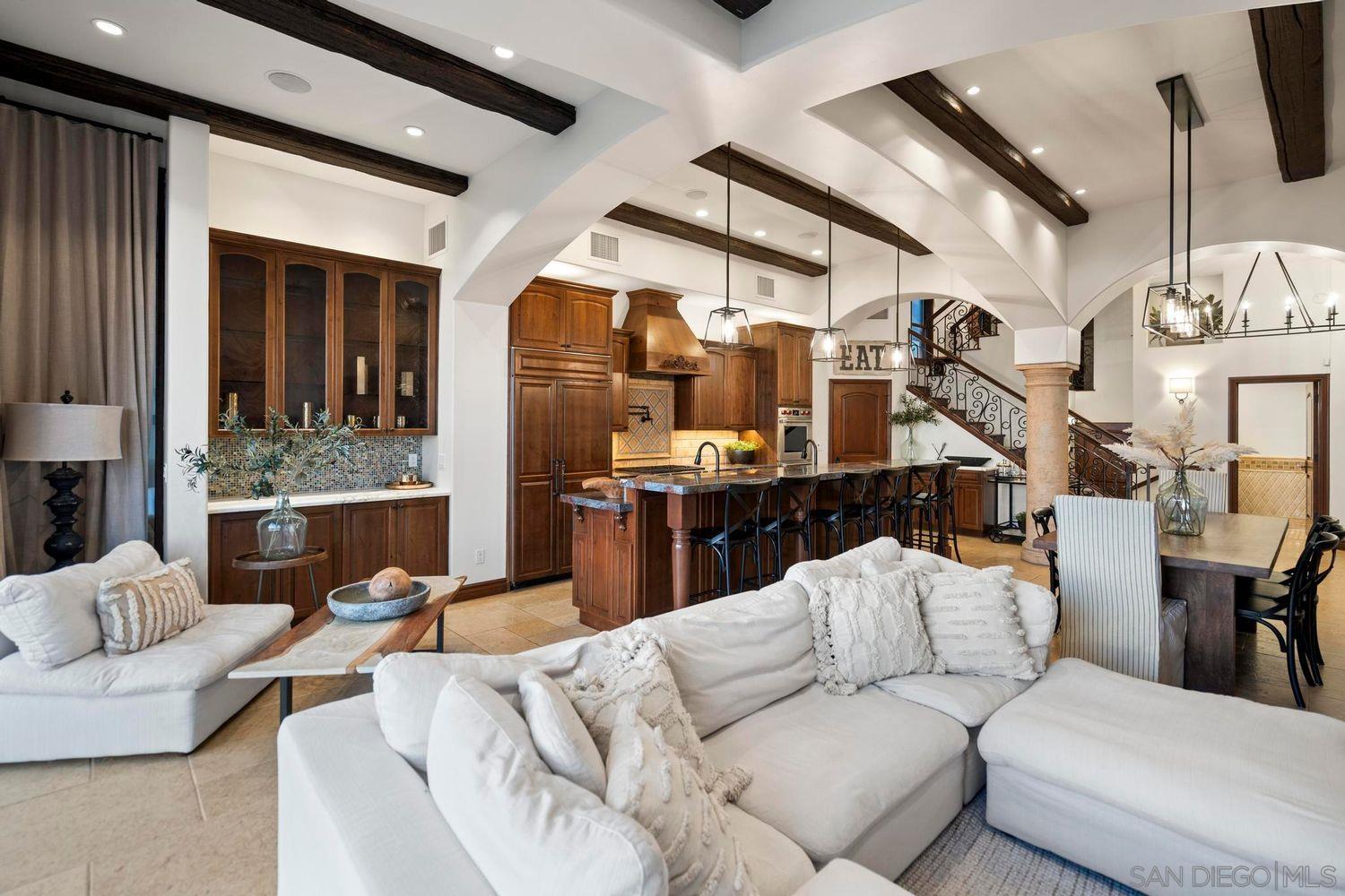 Detail Gallery Image 10 of 53 For 3409  Ocean Front Walk, San Diego,  CA 92109 - 5 Beds | 3/1 Baths