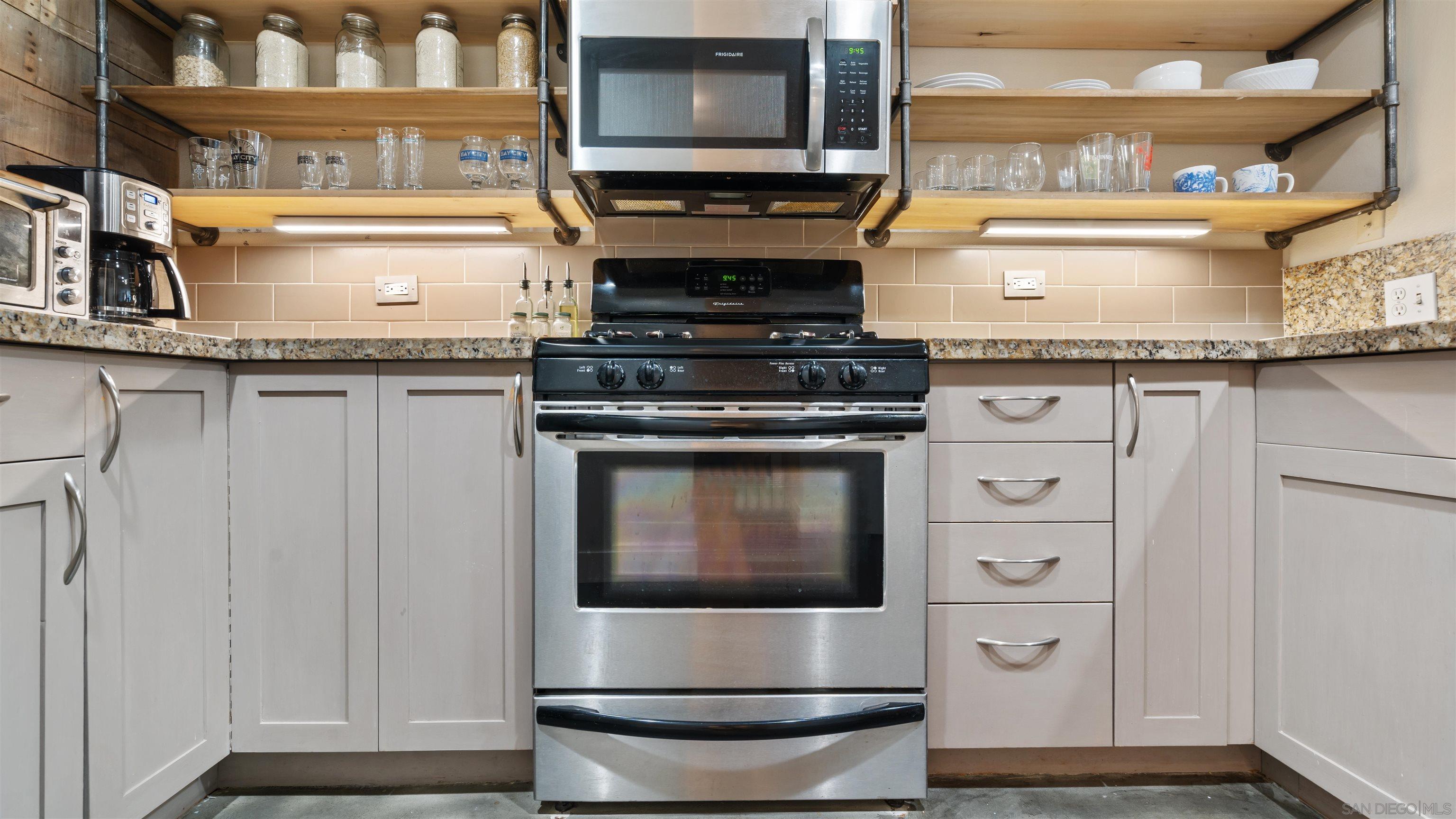 Detail Gallery Image 2 of 25 For 530  K Street  409, San Diego,  CA 92101 - 1 Beds | 1 Baths