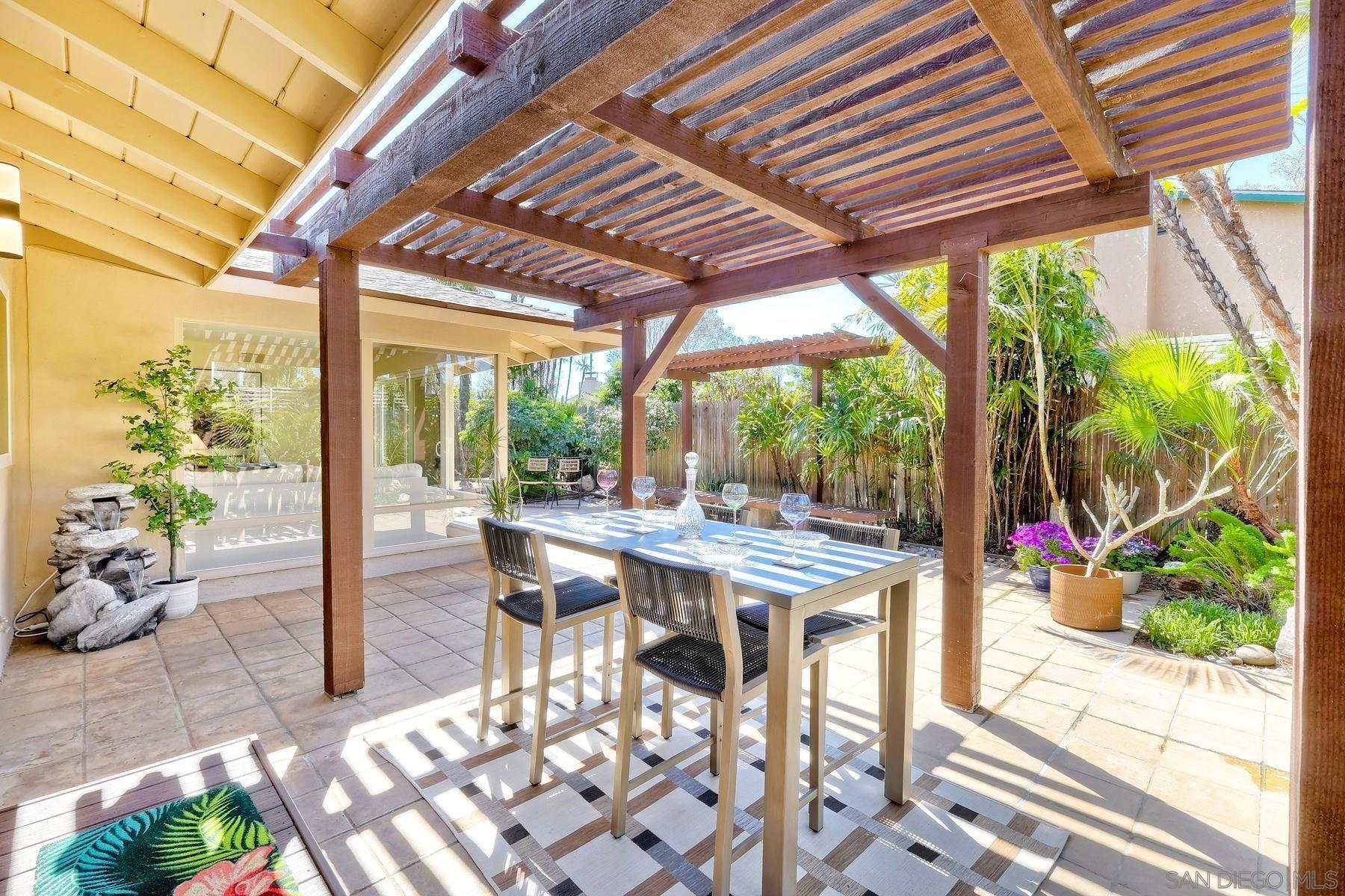 Detail Gallery Image 3 of 21 For , San Diego,  CA 92117 - 3 Beds | 2 Baths