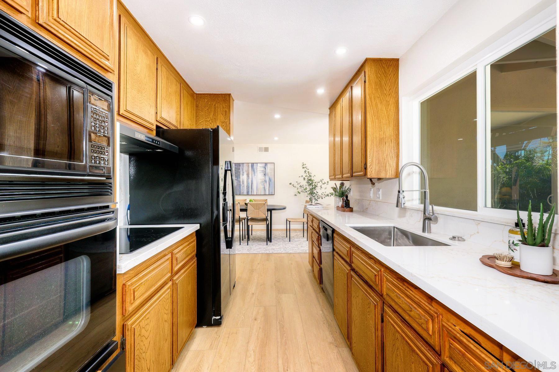 Detail Gallery Image 7 of 21 For , San Diego,  CA 92117 - 3 Beds | 2 Baths