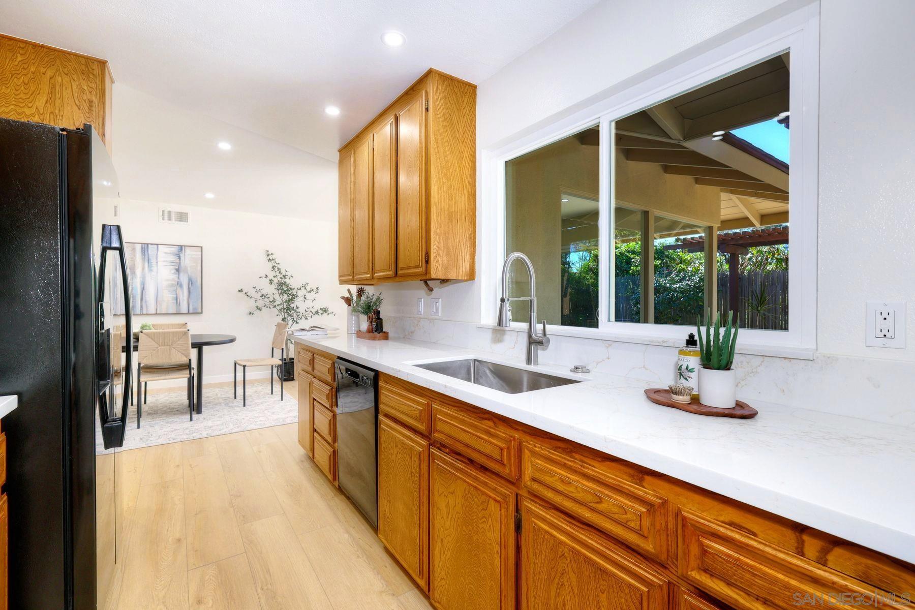 Detail Gallery Image 8 of 21 For , San Diego,  CA 92117 - 3 Beds | 2 Baths