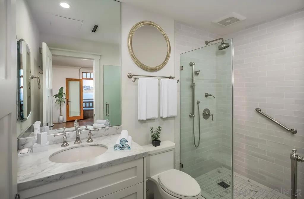 Detail Gallery Image 17 of 25 For 1245  Coast, La Jolla,  CA 92037 - 4 Beds | 4/1 Baths