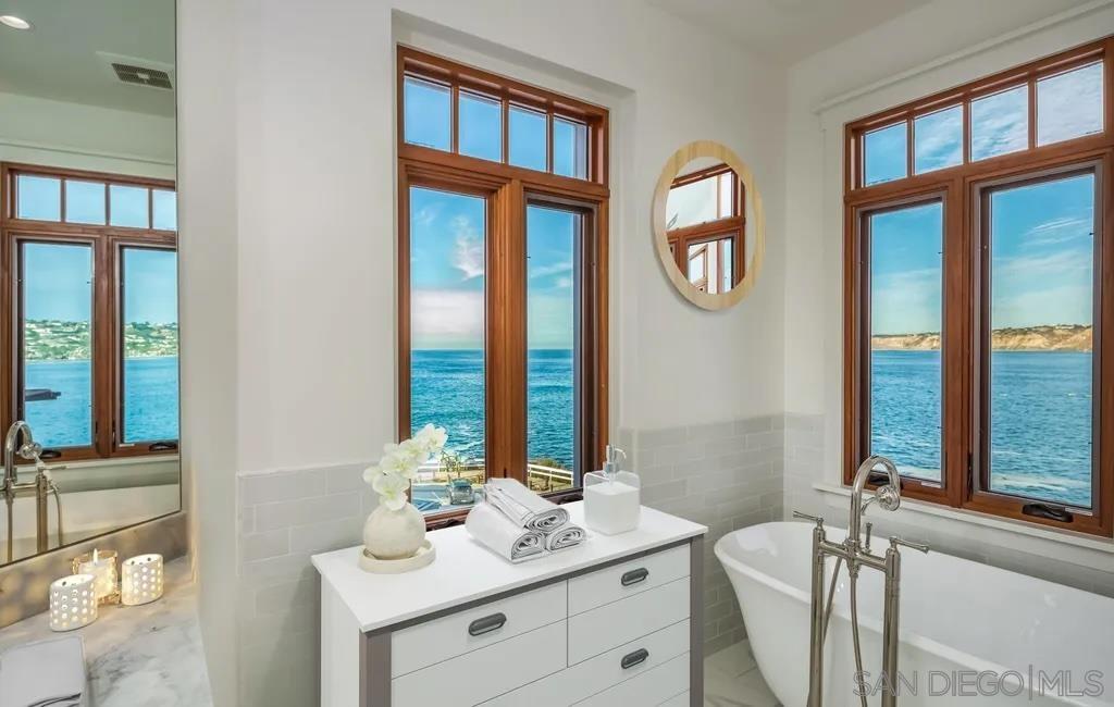 Detail Gallery Image 19 of 25 For 1245  Coast, La Jolla,  CA 92037 - 4 Beds | 4/1 Baths