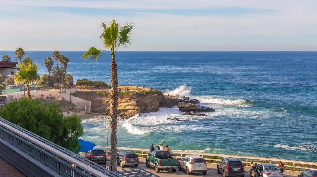 Detail Gallery Image 8 of 25 For 1245  Coast, La Jolla,  CA 92037 - 4 Beds | 4/1 Baths