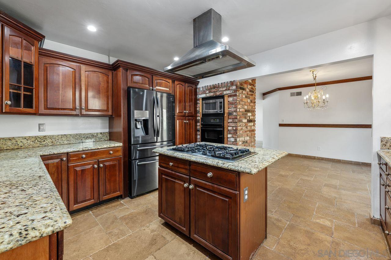 Detail Gallery Image 13 of 42 For 4525  Avocado Blvd, La Mesa,  CA 91941 - 5 Beds | 3 Baths