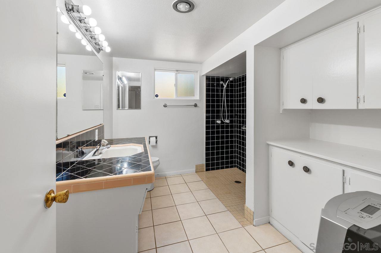 Detail Gallery Image 20 of 42 For 4525  Avocado Blvd, La Mesa,  CA 91941 - 5 Beds | 3 Baths