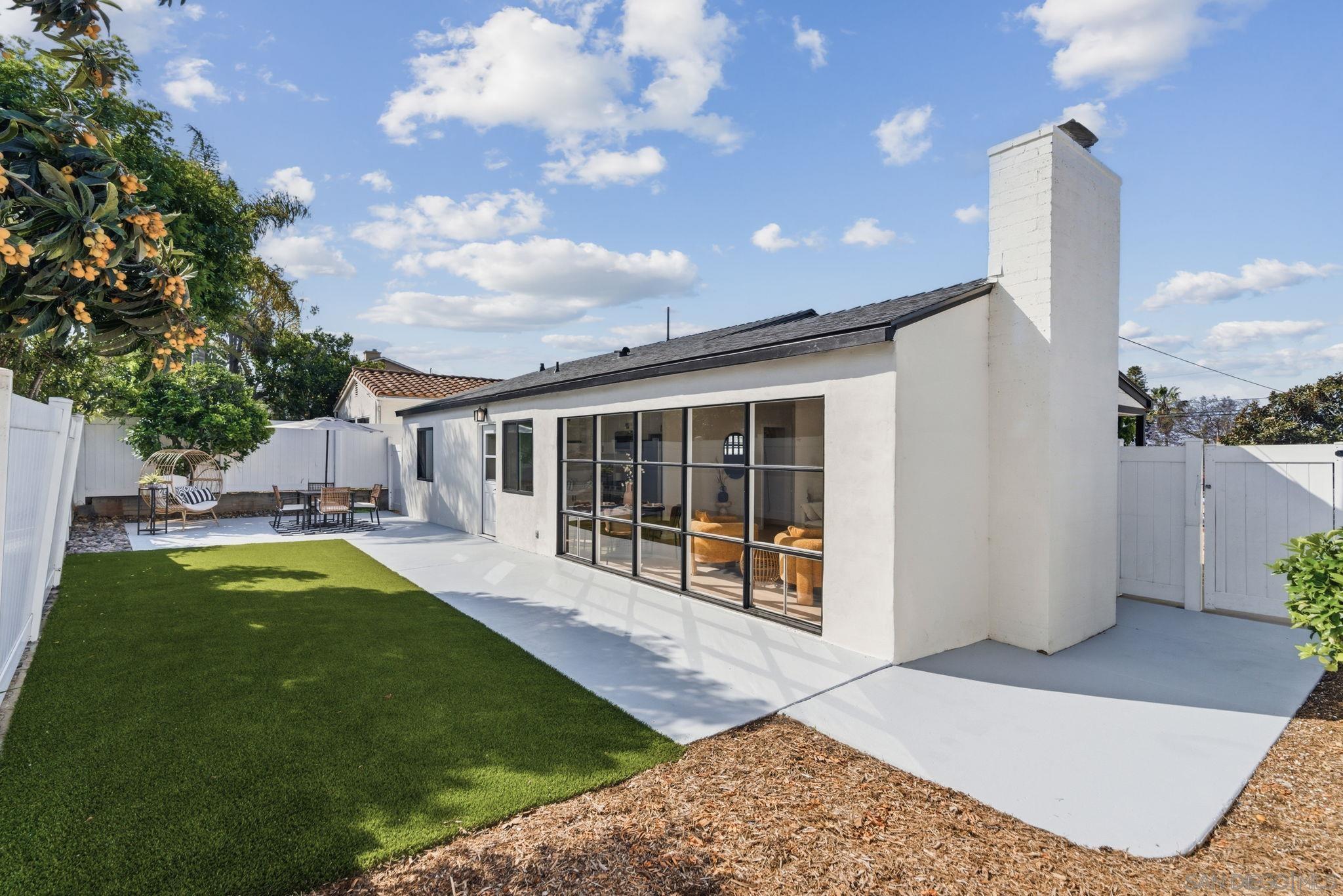 Detail Gallery Image 12 of 47 For 2835  Deerpark Dr., San Diego,  CA 92110 - 3 Beds | 2 Baths