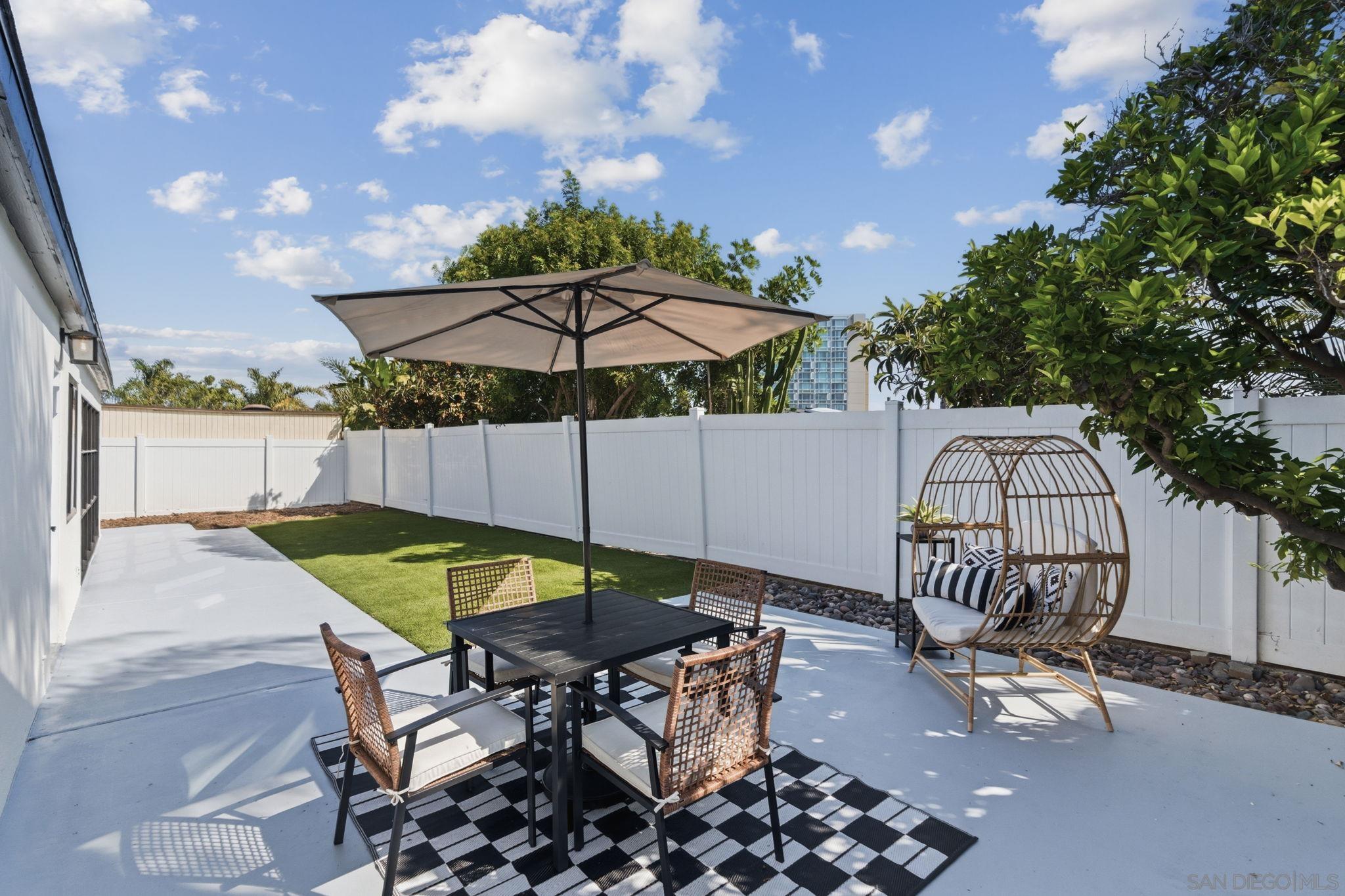 Detail Gallery Image 15 of 47 For 2835  Deerpark Dr., San Diego,  CA 92110 - 3 Beds | 2 Baths