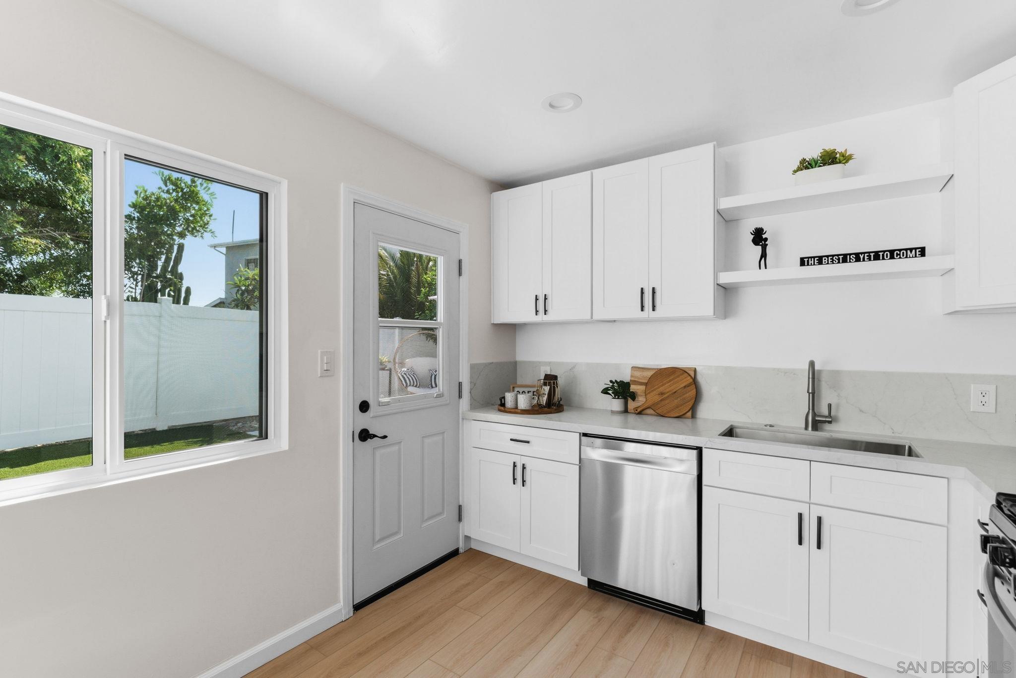 Detail Gallery Image 24 of 47 For 2835  Deerpark Dr., San Diego,  CA 92110 - 3 Beds | 2 Baths