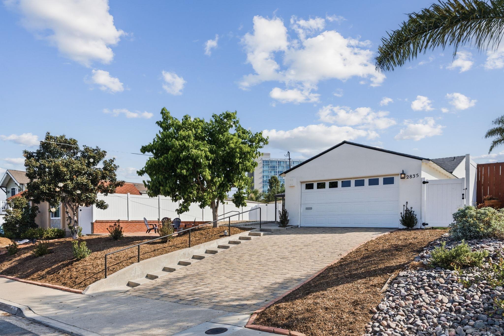 Detail Gallery Image 4 of 47 For 2835  Deerpark Dr., San Diego,  CA 92110 - 3 Beds | 2 Baths