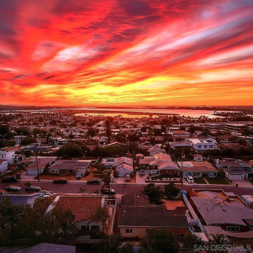 Detail Gallery Image 6 of 47 For 2835  Deerpark Dr., San Diego,  CA 92110 - 3 Beds | 2 Baths