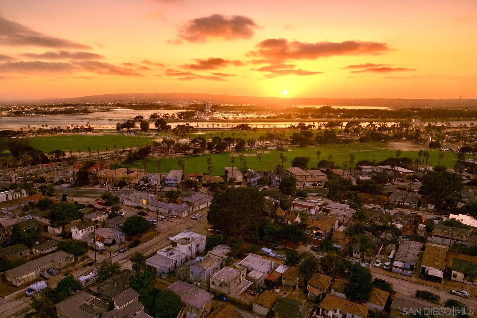 Detail Gallery Image 7 of 47 For 2835  Deerpark Dr., San Diego,  CA 92110 - 3 Beds | 2 Baths