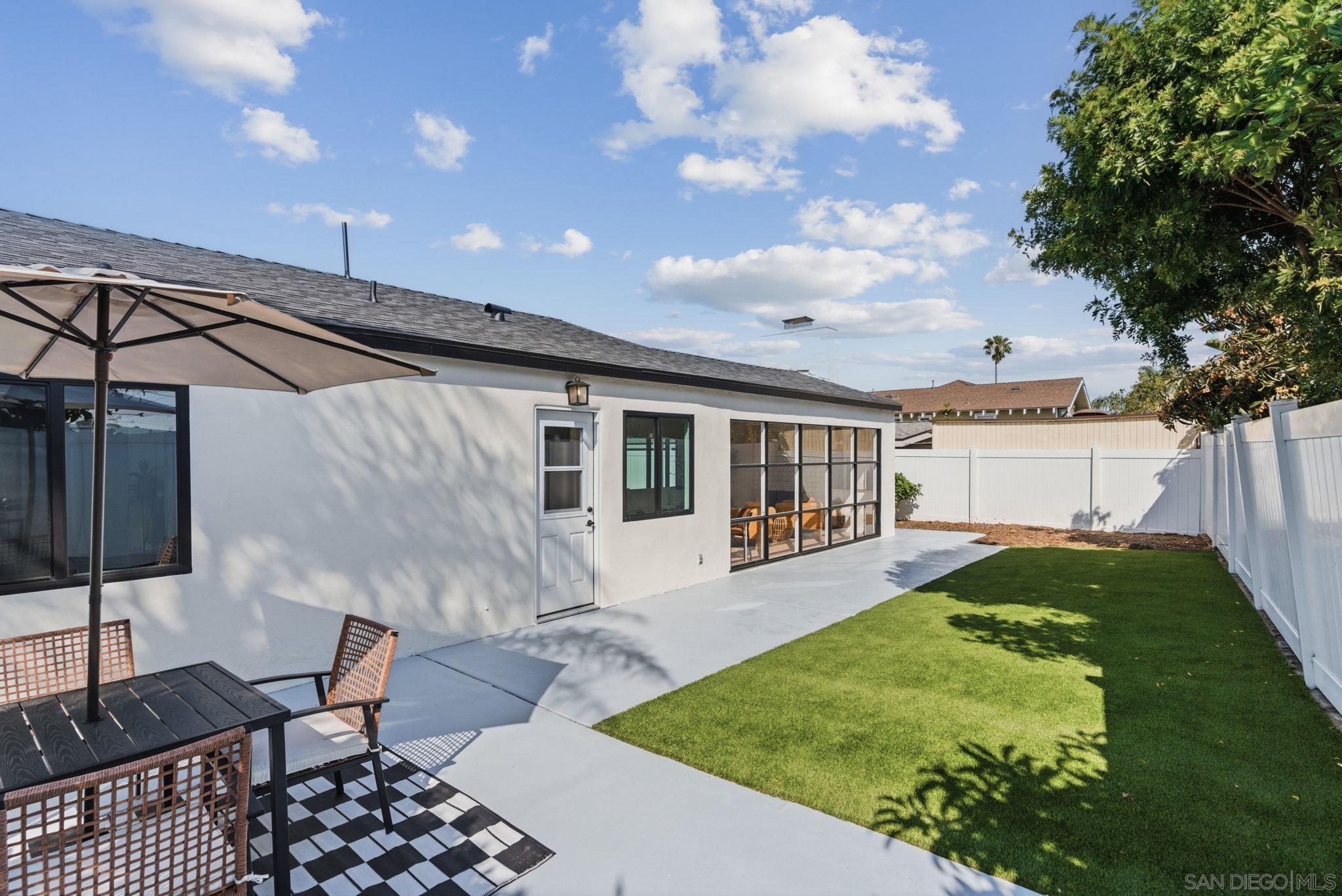 Detail Gallery Image 10 of 47 For 2835  Deerpark Dr., San Diego,  CA 92110 - 3 Beds | 2 Baths