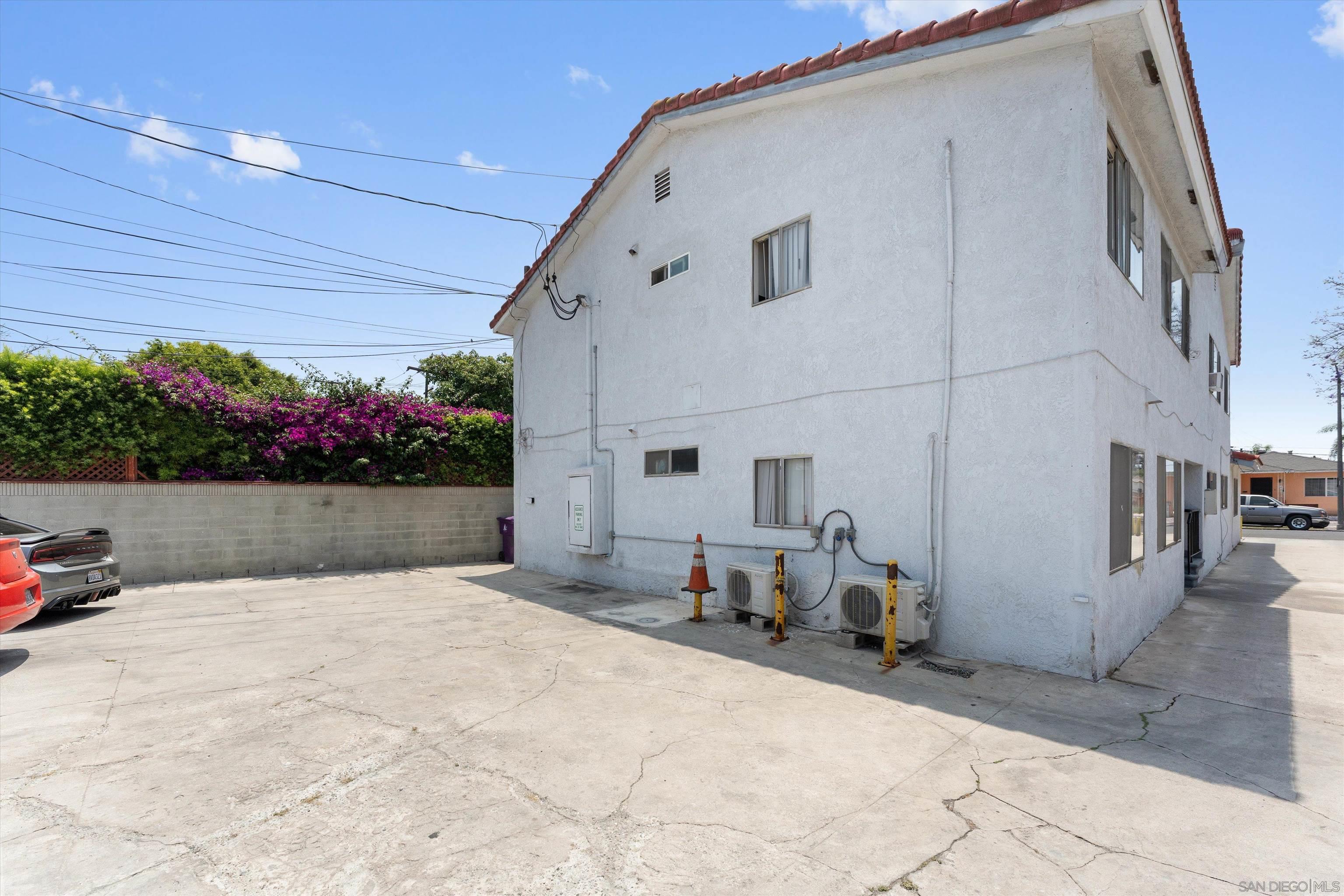 Detail Gallery Image 7 of 28 For 489 E 55th St E, Long Beach,  CA 90805 - – Beds | – Baths