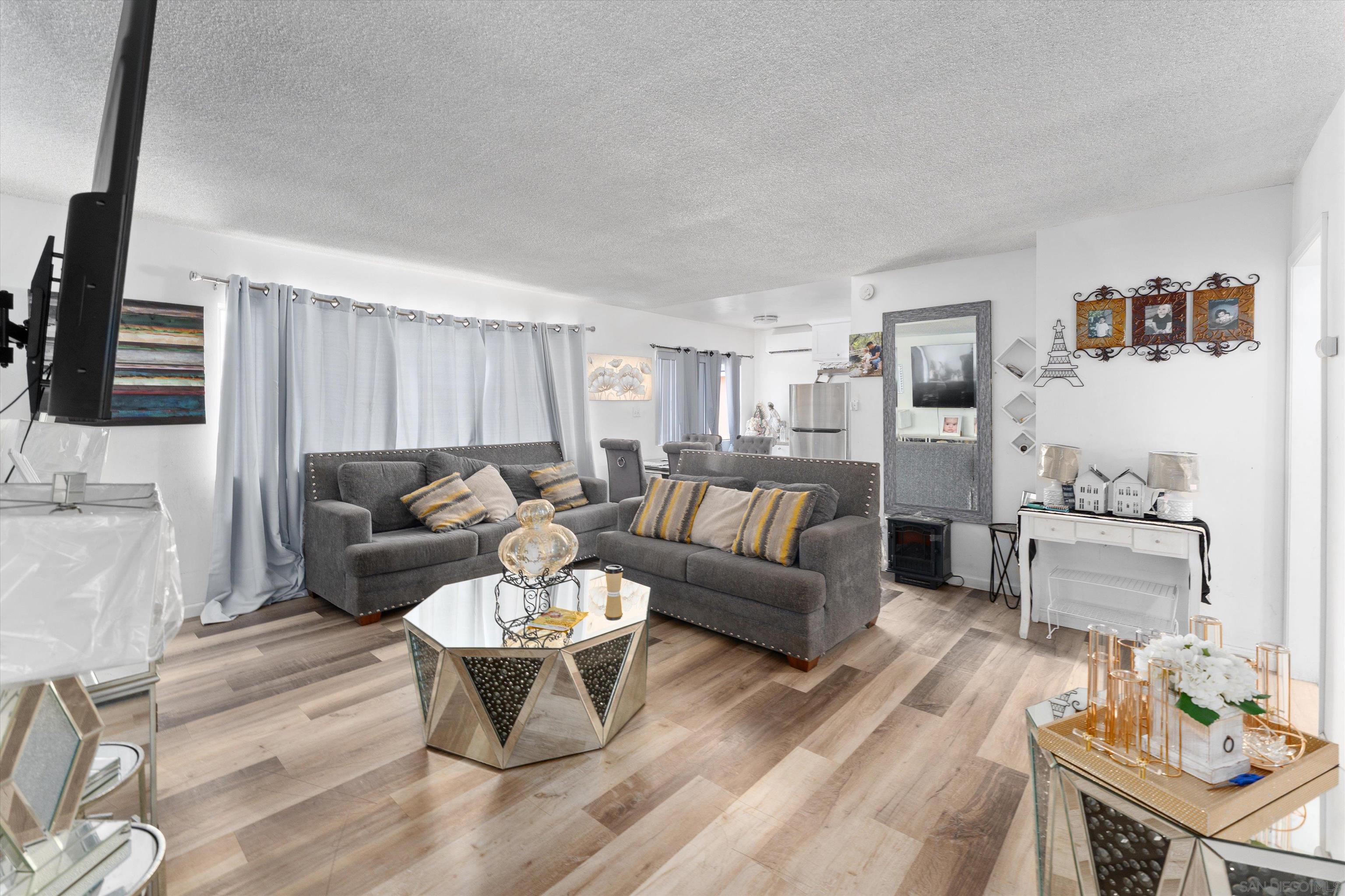 Detail Gallery Image 9 of 28 For 489 E 55th St E, Long Beach,  CA 90805 - – Beds | – Baths