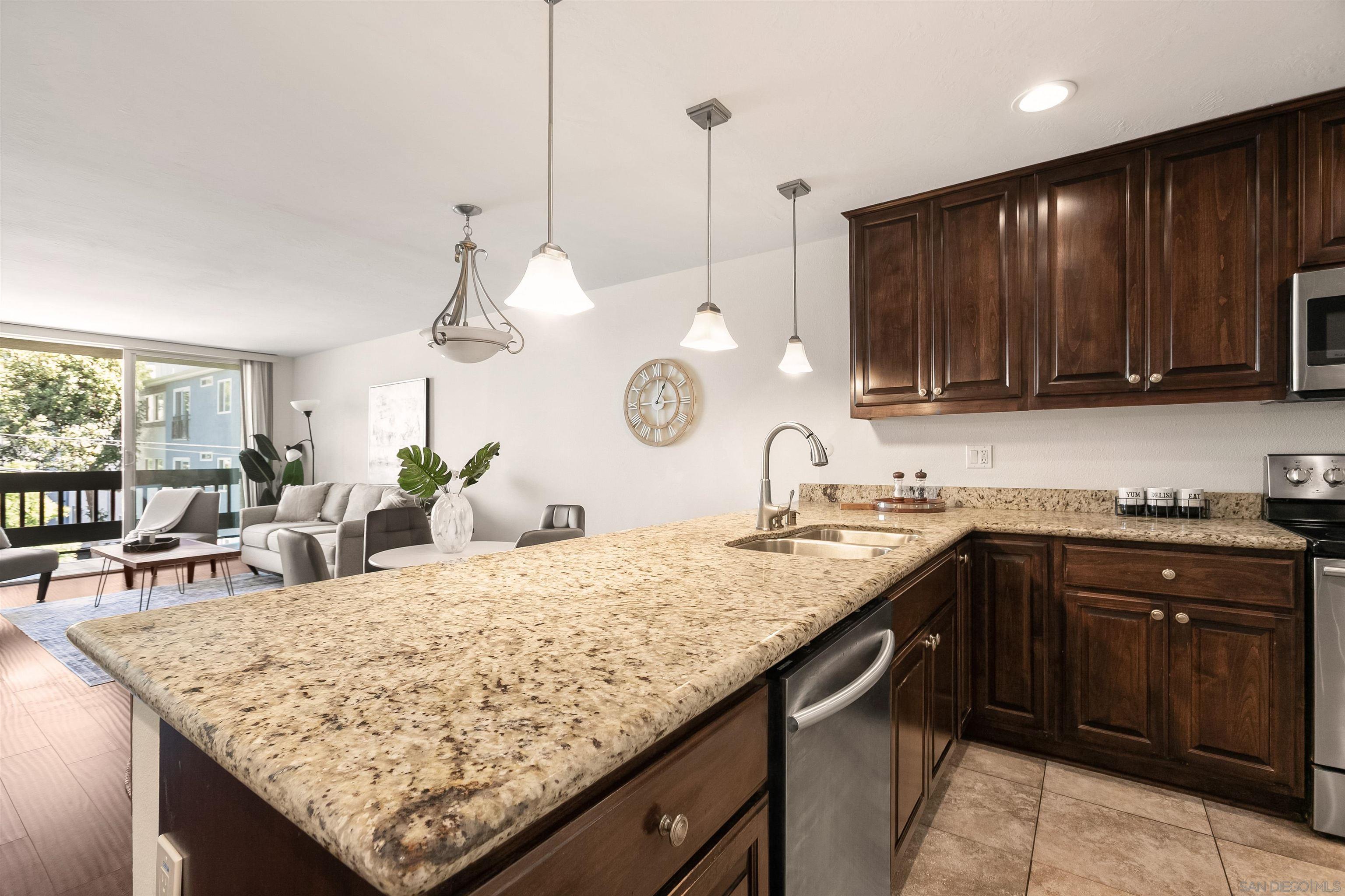 Detail Gallery Image 6 of 19 For 3825  Centre  #24,  San Diego,  CA 92103 - 2 Beds | 2 Baths