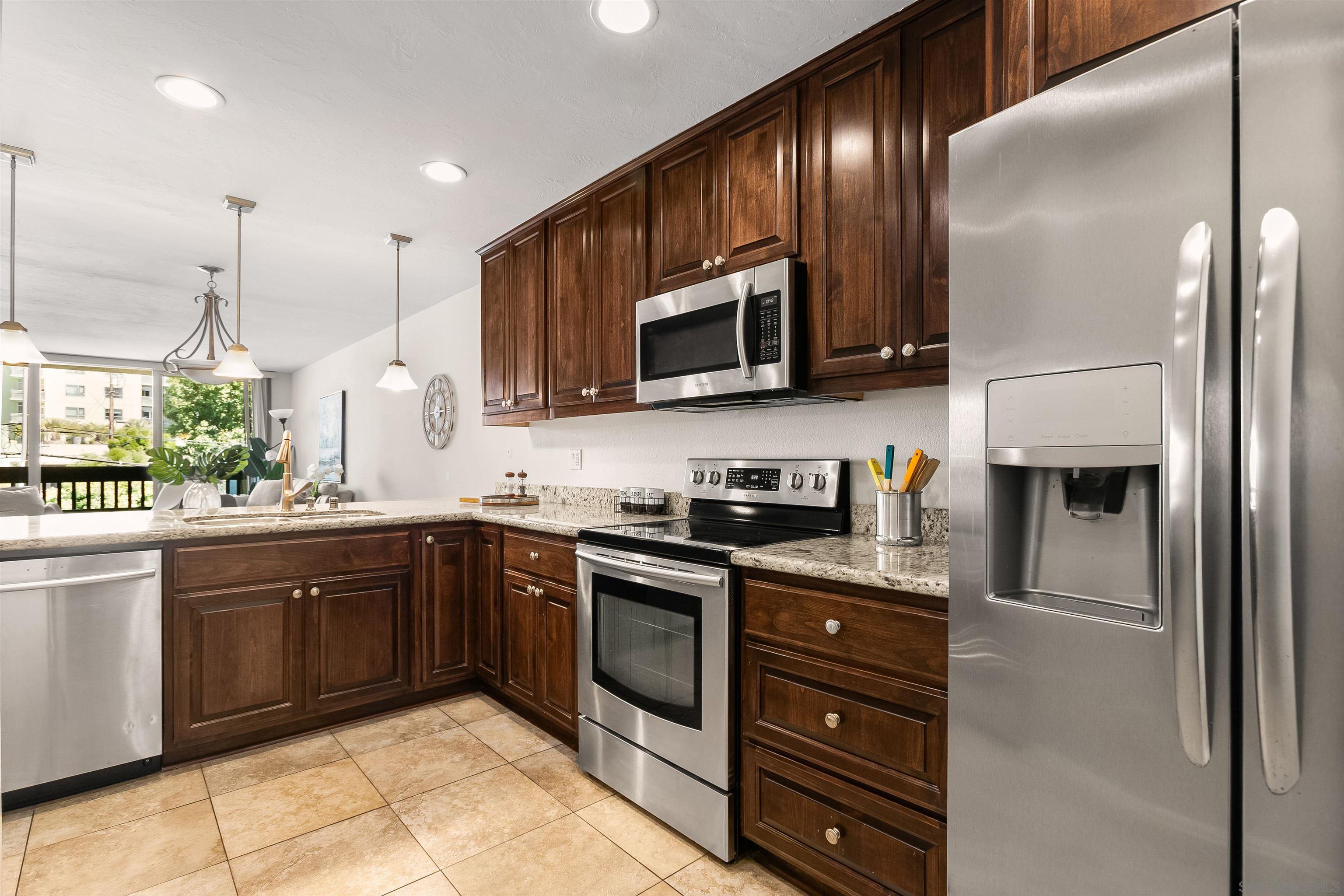 Detail Gallery Image 7 of 19 For 3825  Centre  #24,  San Diego,  CA 92103 - 2 Beds | 2 Baths