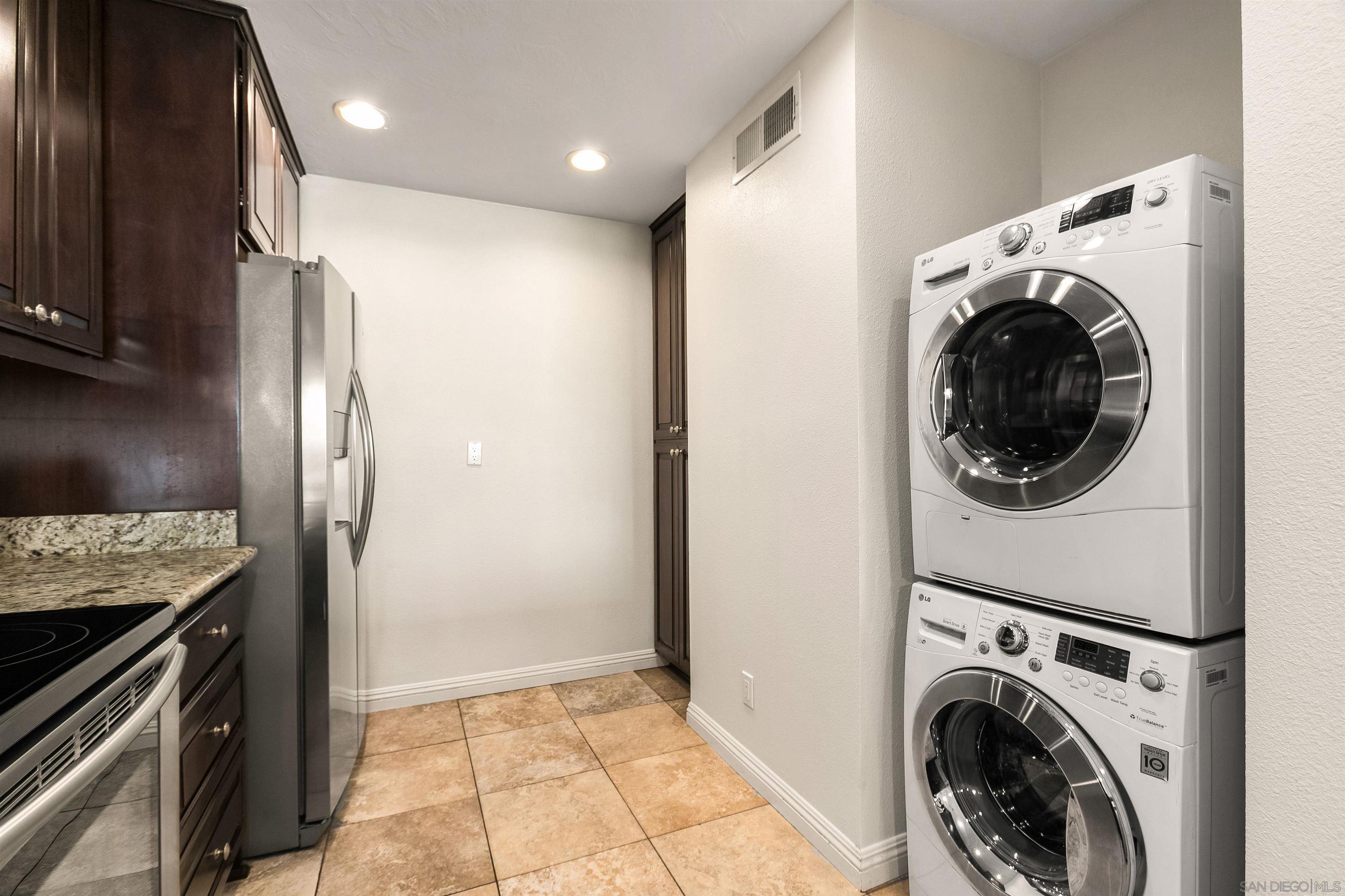 Detail Gallery Image 8 of 19 For 3825  Centre  #24,  San Diego,  CA 92103 - 2 Beds | 2 Baths