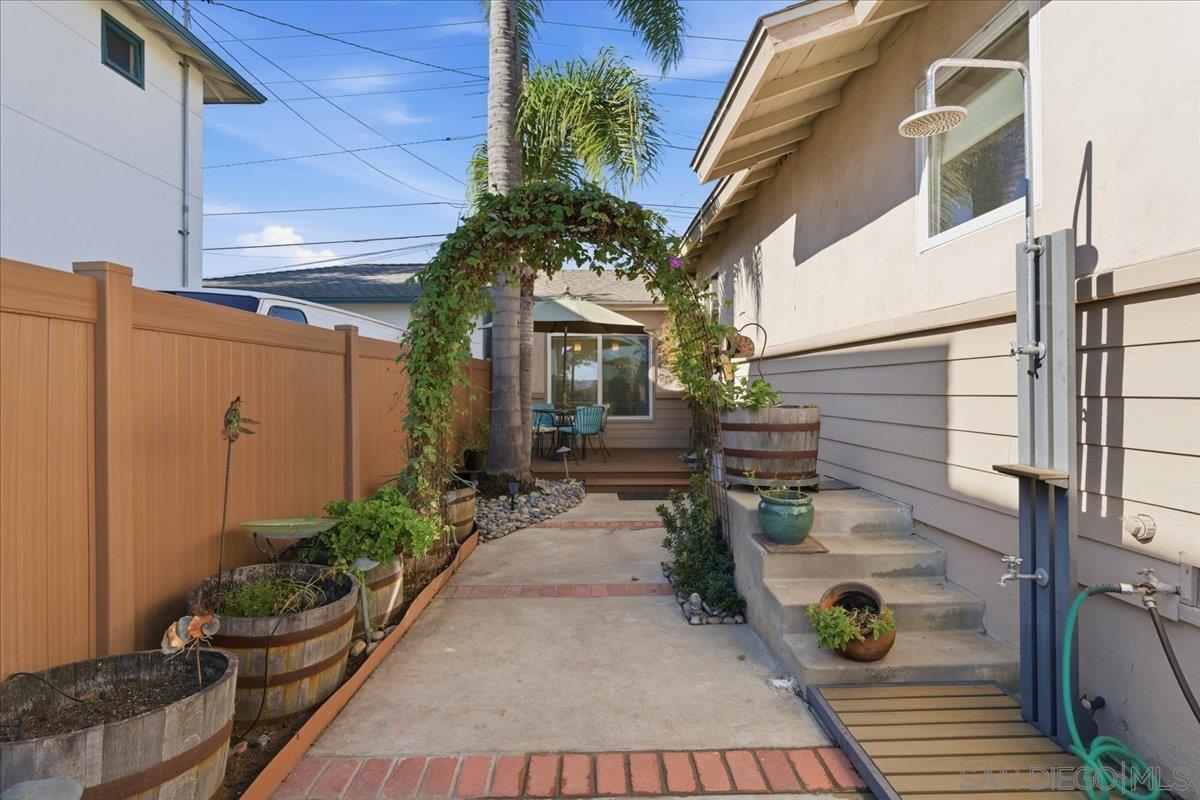 Detail Gallery Image 28 of 43 For 3634  Crown Point Dr, San Diego,  CA 92109 - – Beds | – Baths